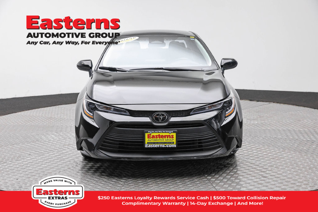 Used 2025 Toyota Corolla LE FWD image 3