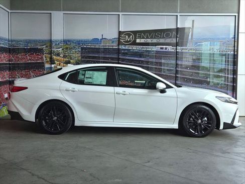 Used 2026 Toyota Camry SE FWD image 4
