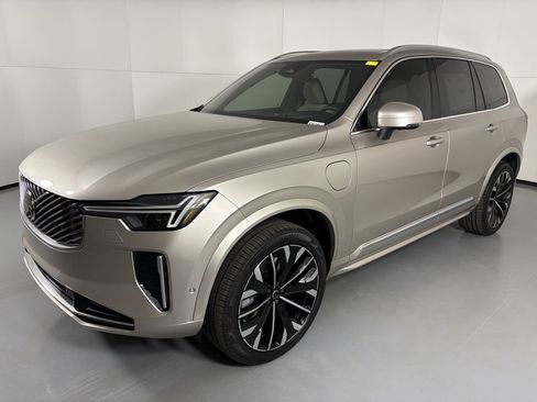 New 2026 Volvo XC90 T8 Ultra image 4