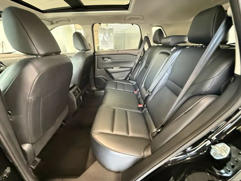 Used 2023 Nissan Rogue SV w/ SV Premium B Package AWD/4WD image 16