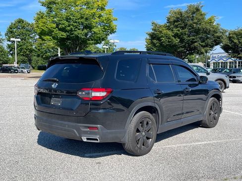 Used 2025 Honda Pilot Black Edition image 4