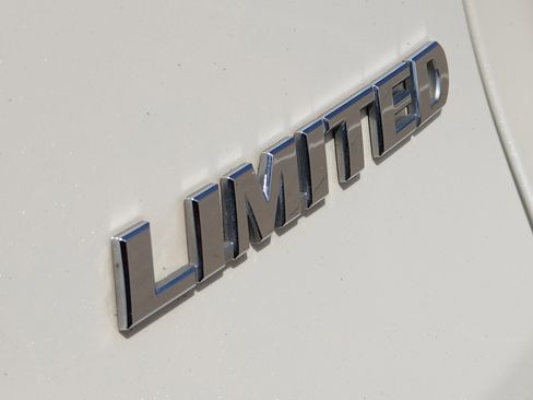 Used 2022 Toyota RAV4 Limited FWD image 12
