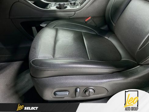 Used 2023 GMC Acadia SLT image 19