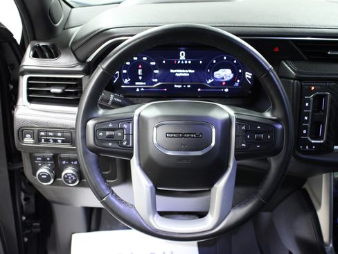 Used 2023 GMC Yukon XL Denali image 18