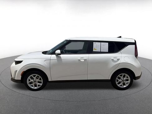 Used 2025 Kia Soul LX w/ LX Technology Package FWD image 8