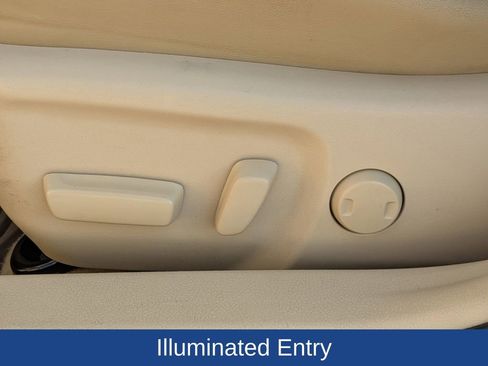 Used 2016 Toyota Camry XLE image 13