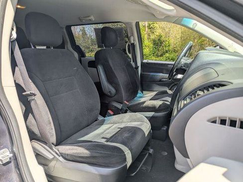Used 2013 Dodge Grand Caravan American Value Package w/ UConnect Hands-Free Group FWD image 28