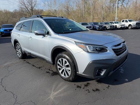 Used 2022 Subaru Outback Premium image 4