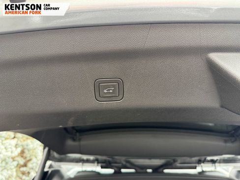 Used 2025 GMC Yukon Denali w/ Sun & Power Step Package image 41