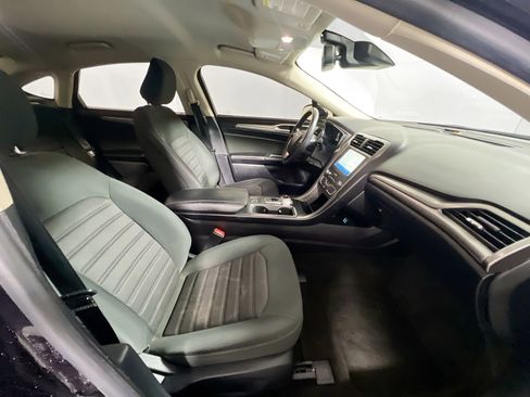 Used 2020 Ford Fusion SE image 31