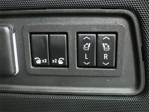 Used 2023 Cadillac Escalade Premium Luxury w/ Performance Package image 25