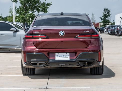 Used 2024 BMW 760i xDrive AWD/4WD image 8