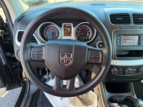 Used 2020 Dodge Journey SE image 28