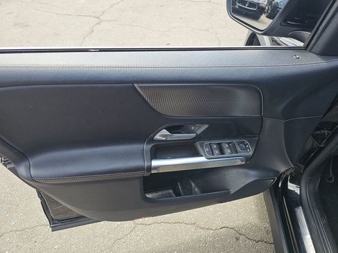 Used 2022 Mercedes-Benz GLB 250 w/ Premium Package Lite image 15