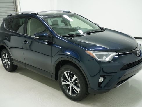 Used 2018 Toyota RAV4 XLE w/ Plus Extra Value Package FWD image 3