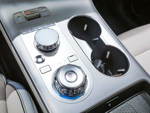 Certified 2026 Genesis GV70 2.5T Advanced AWD/4WD image 18