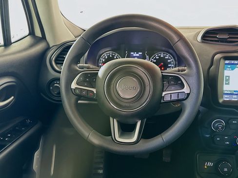 Used 2023 Jeep Renegade Latitude image 17