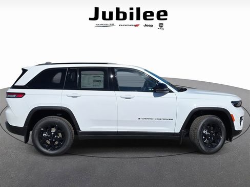 New 2025 Jeep Grand Cherokee Altitude AWD/4WD image 36