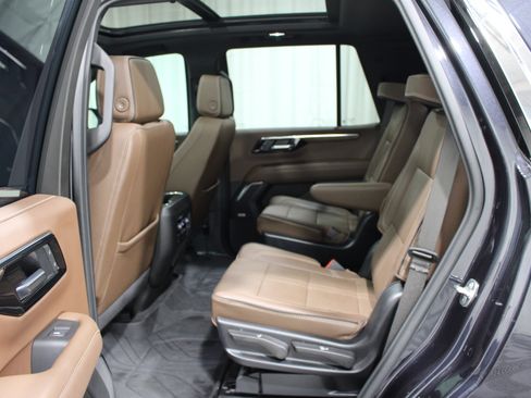 Used 2025 Chevrolet Tahoe High Country w/ LPO, Illumination Package AWD/4WD image 21