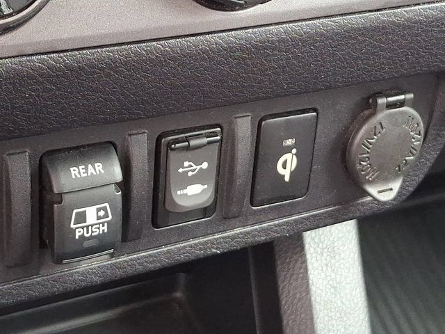 Used 2018 Toyota Tacoma TRD Sport AWD/4WD image 17