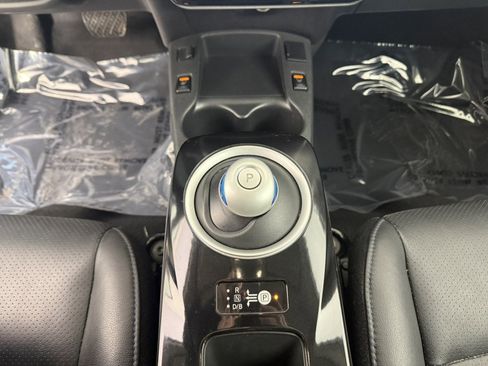 Used 2015 Nissan Leaf SL w/ Premium Package image 18