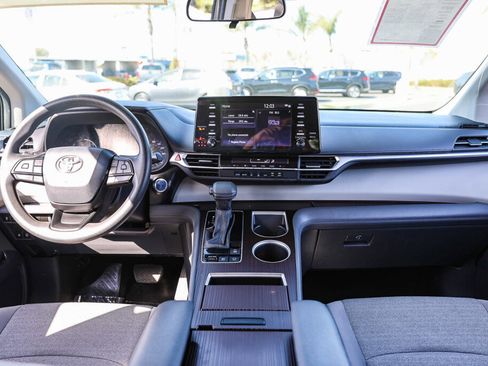 Certified 2024 Toyota Sienna LE image 2