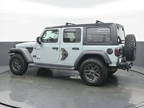 Used 2024 Jeep Wrangler Unlimited Sport AWD/4WD image 3