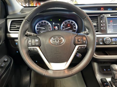 Certified 2019 Toyota Highlander XLE AWD/4WD image 20