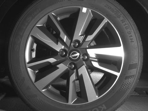 Used 2025 Nissan Versa SV image 14