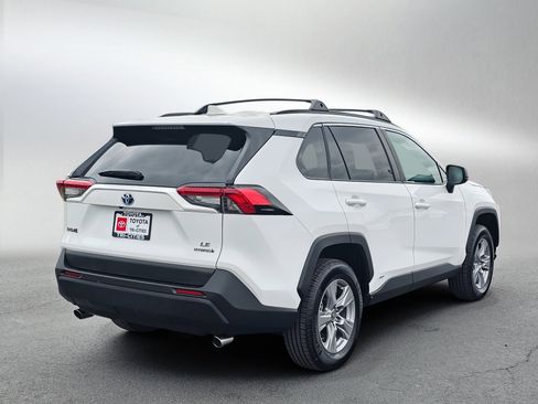 Used 2022 Toyota RAV4 LE AWD/4WD image 5