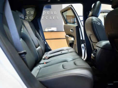 Used 2021 Jeep Cherokee Latitude Lux 80th Anniv w/ Quick Order Package 26U 80TH image 23