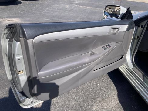 Used 2004 Toyota Solara SE image 9