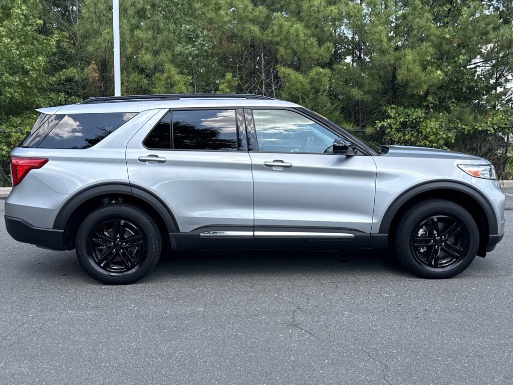 Used 2023 Ford Explorer XLT AWD/4WD image 8