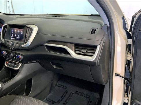Used 2023 GMC Terrain SLE w/ Driver Convenience Package image 16