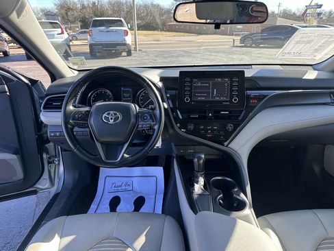 Used 2021 Toyota Camry SE image 16