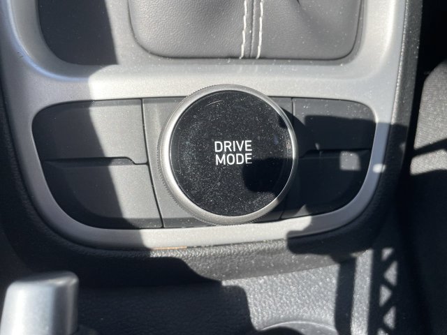 Used 2025 Hyundai Venue SEL FWD image 17