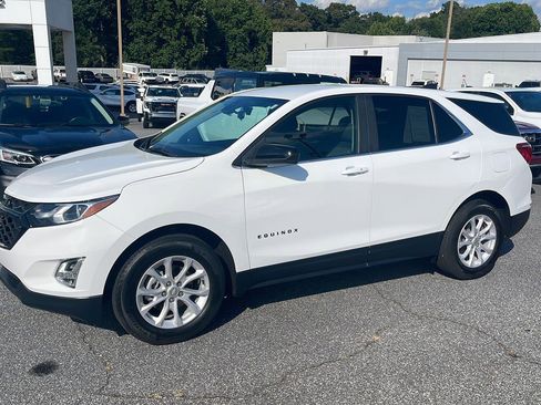 Used 2021 Chevrolet Equinox LT w/ LPO, Blackout Package image 4