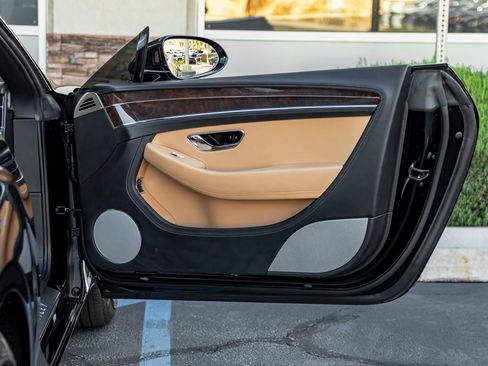 Used 2021 Bentley Continental GT image 27