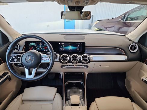 Used 2022 Mercedes-Benz GLB 250 w/ Premium Package Lite image 18