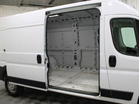Used 2025 RAM ProMaster 2500 w/ Convenience Group FWD image 18
