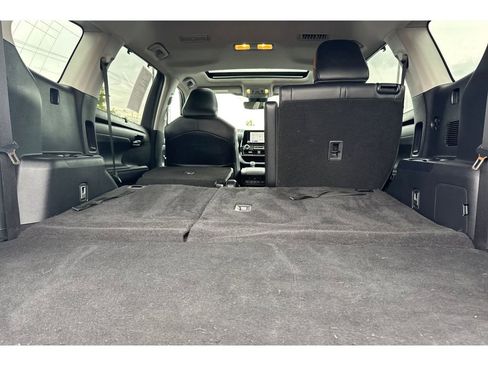 Used 2024 Toyota Highlander XLE image 18