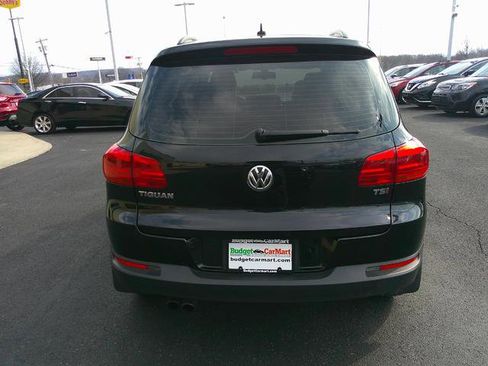 Used 2016 Volkswagen Tiguan S image 2
