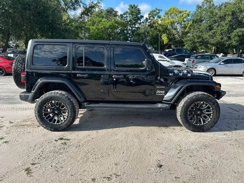 Used 2018 Jeep Wrangler Unlimited Sahara AWD/4WD image 18