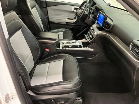 Used 2022 Ford Explorer XLT w/ Equipment Group 202A AWD/4WD image 22