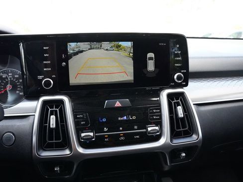 Used 2023 Kia Sorento S FWD image 4