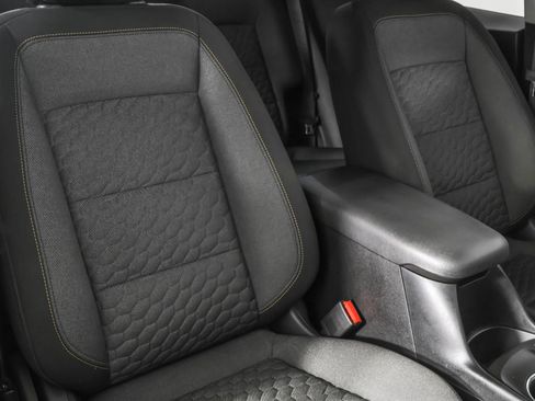 Used 2018 Chevrolet Equinox LT image 47