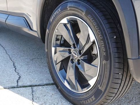 Used 2024 Nissan Rogue SV AWD/4WD image 8