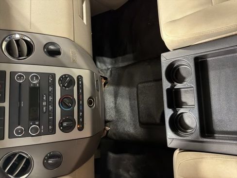 Used 2010 Ford Expedition XLT AWD/4WD image 30