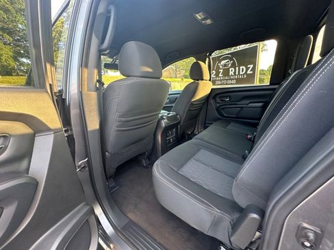 Used 2019 Nissan Titan SV w/ SV Convenience Package image 8
