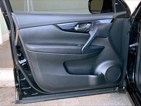 Used 2022 Nissan Rogue Sport SV image 22